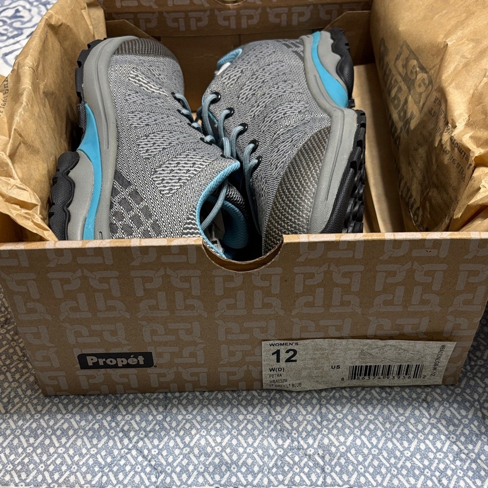 Propét Petra Women’s Charcoal and Teal Hiking Shoe - Picture 7 of 8